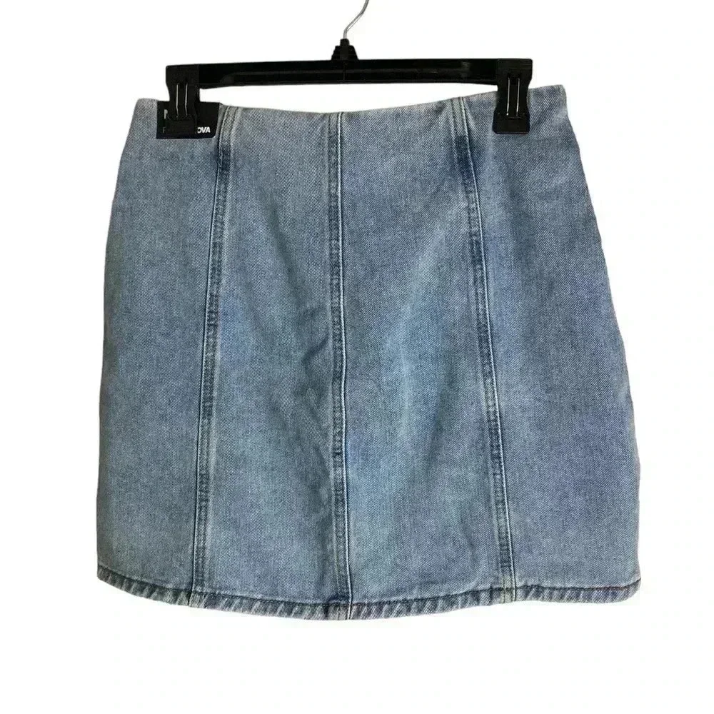 Fashion Nova NWT jean skirt size‎ medium